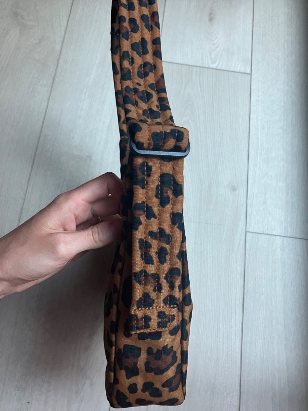 NWT Baggu Mini Nylon Shoulder Bag in Leopard - Picture 7 of 7
